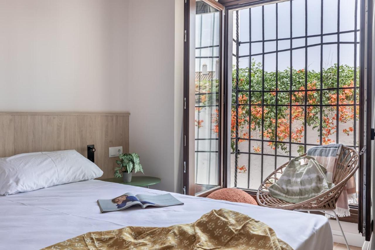 Libere Cordoba Patio Santa Martaホステル エクステリア 写真 A bedroom in a hotel