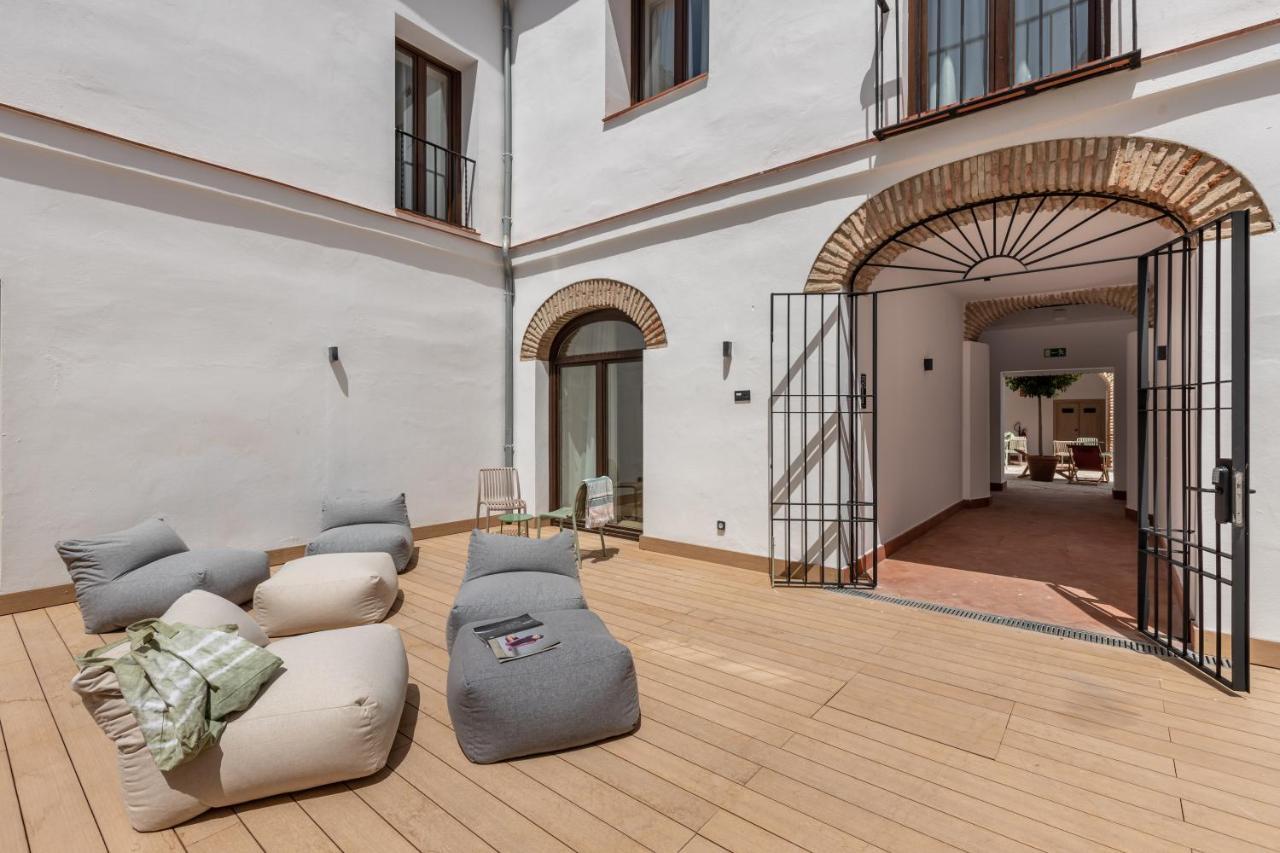 Libere Cordoba Patio Santa Martaホステル エクステリア 写真 The courtyard of the hotel