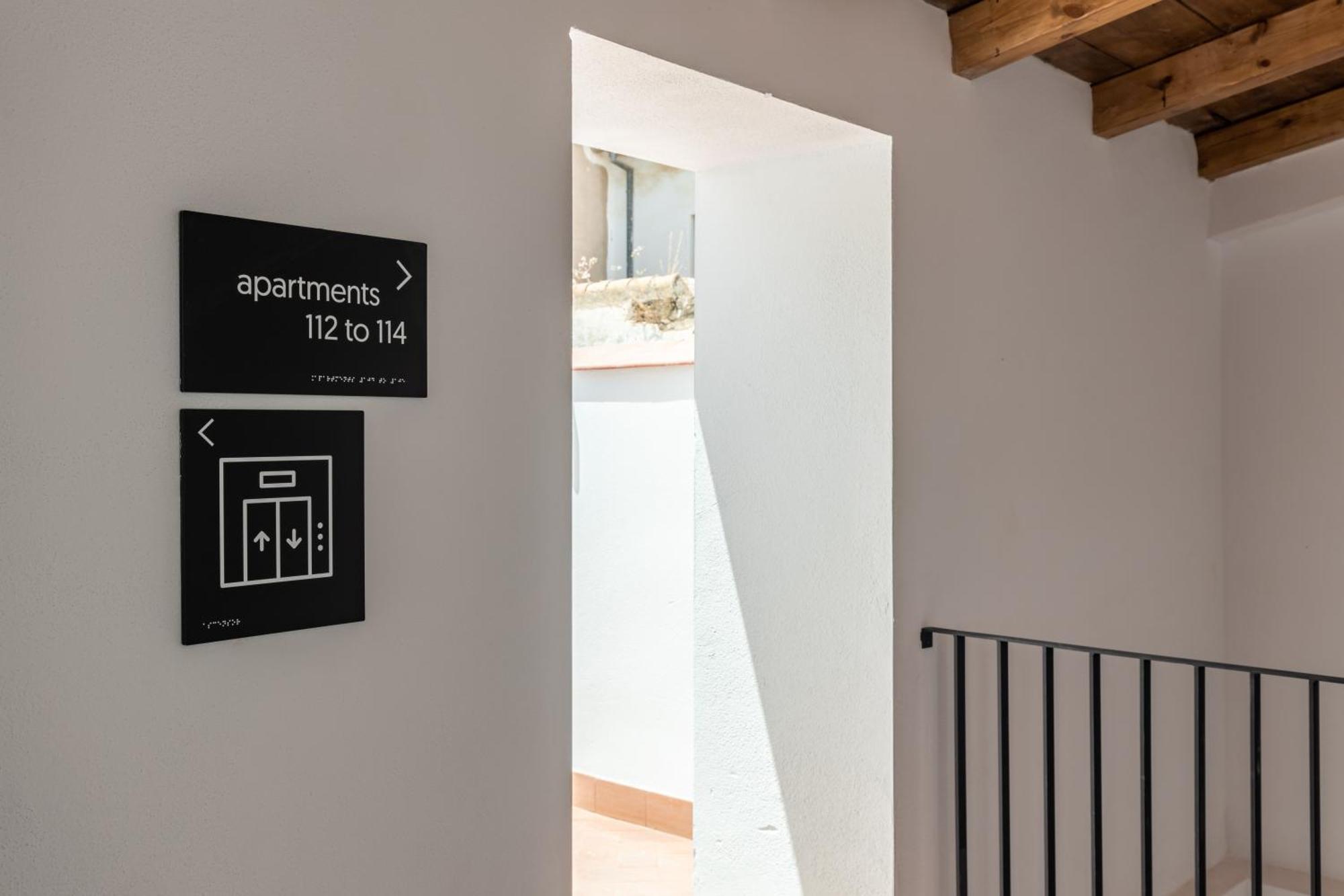 Libere Cordoba Patio Santa Martaホステル エクステリア 写真 Wayfinding signage